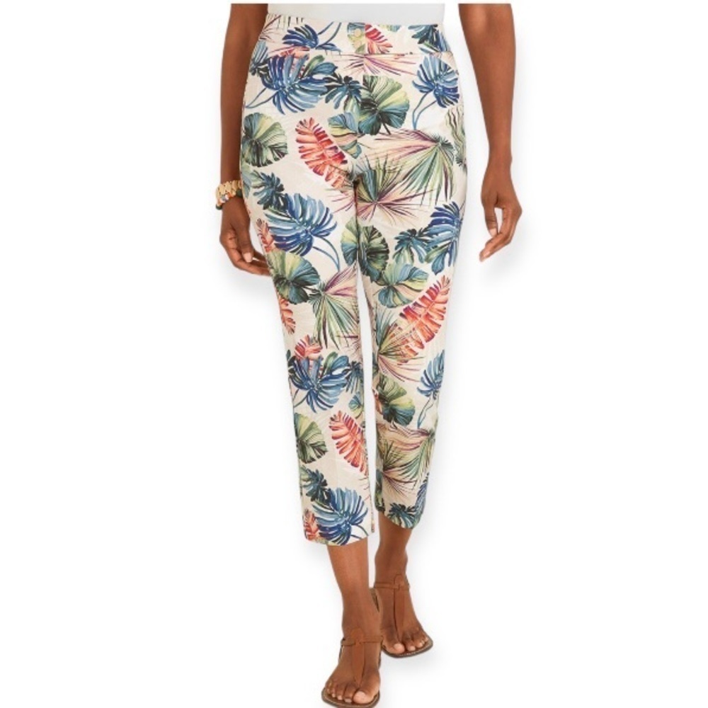 Chico’s 2 (US 12) Secret Stretch Palm-Print Straight-Leg Crops Pants Tropical
